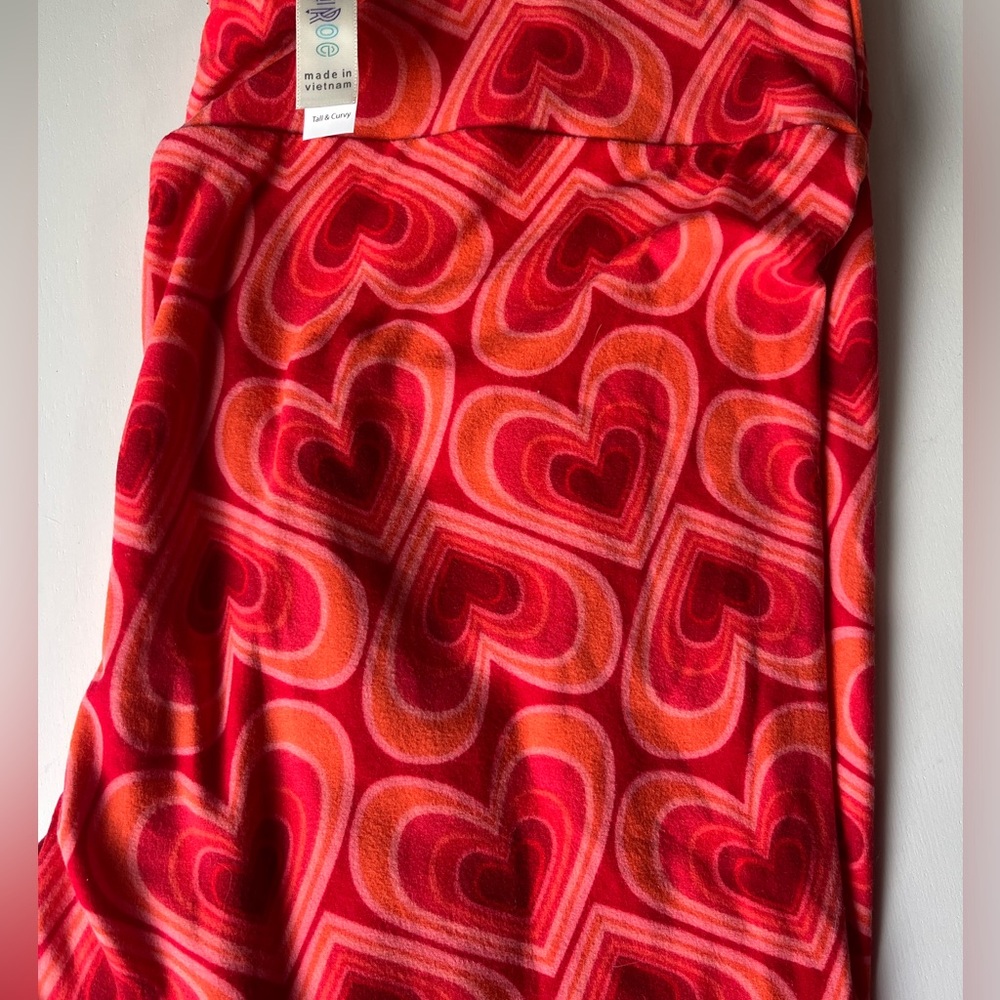 NWT- LuLaRoe valentine leggings- size Tall & Curvy